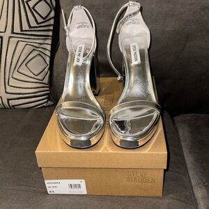 Steve Madden Veronika Silver Leather Heel